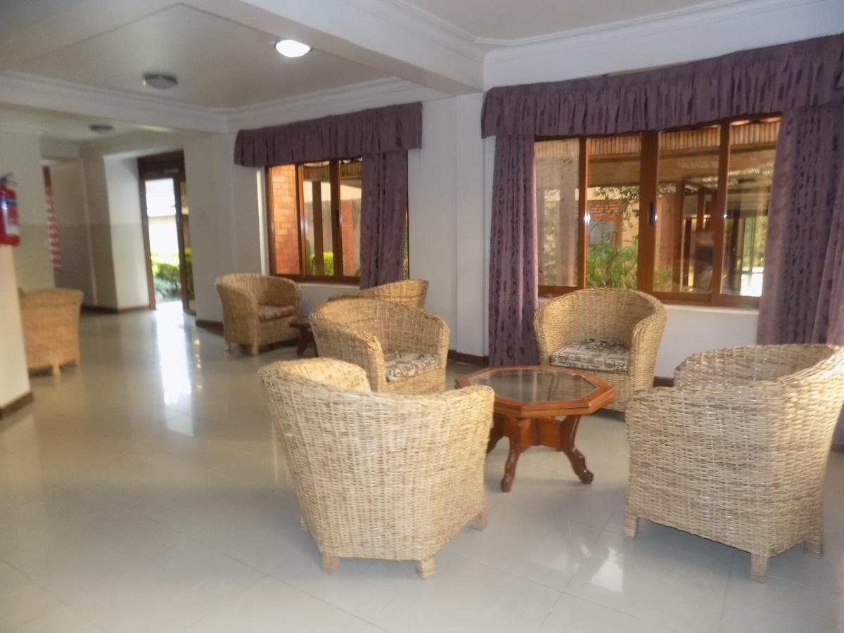 Kayegi Hotel Mbale Extérieur photo
