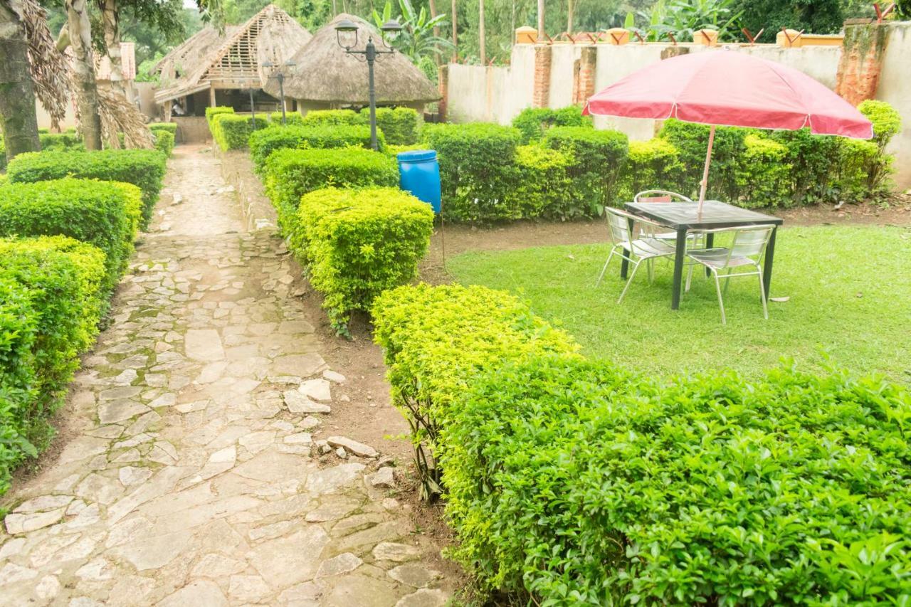 Kayegi Hotel Mbale Extérieur photo