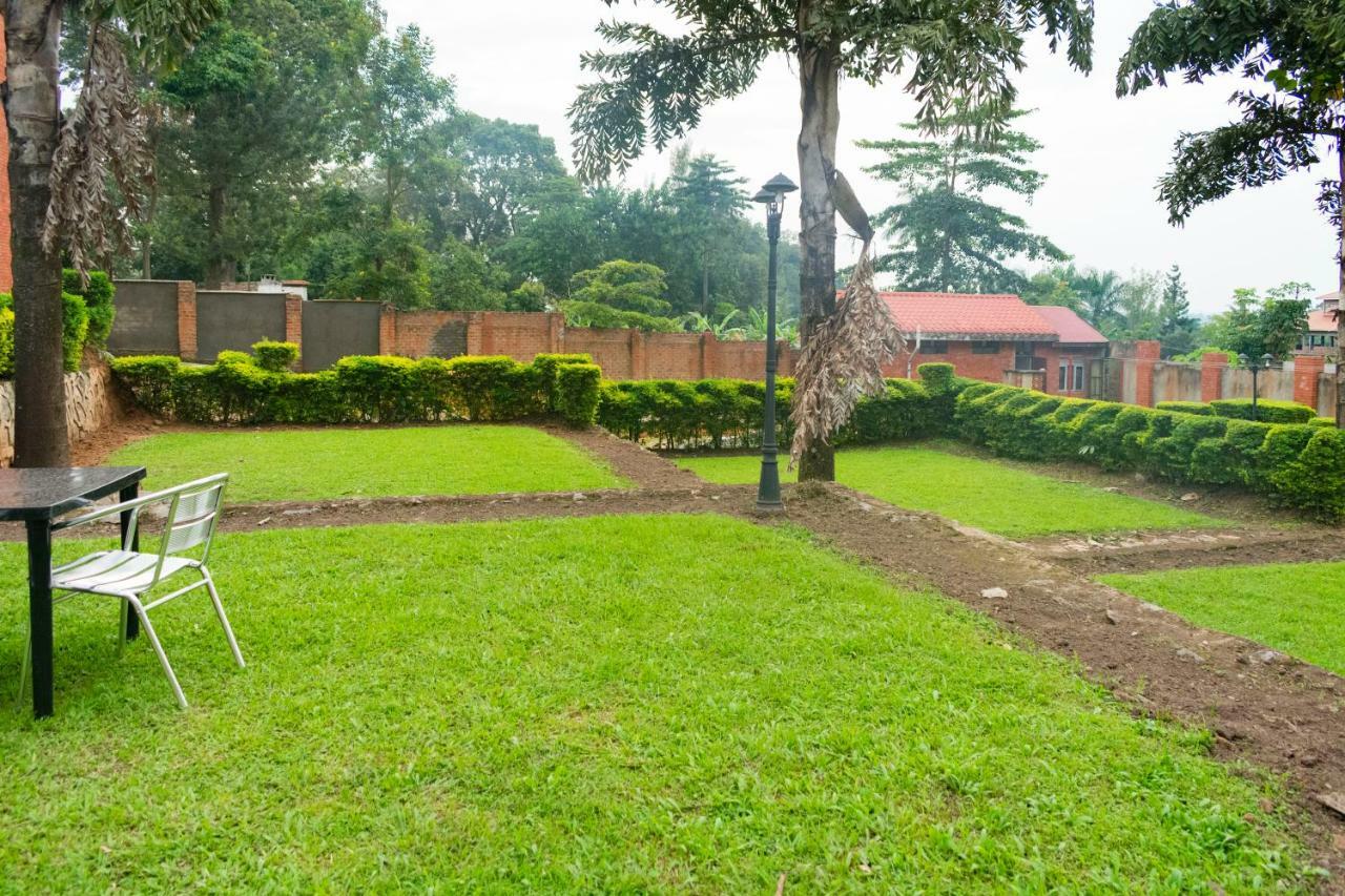 Kayegi Hotel Mbale Extérieur photo