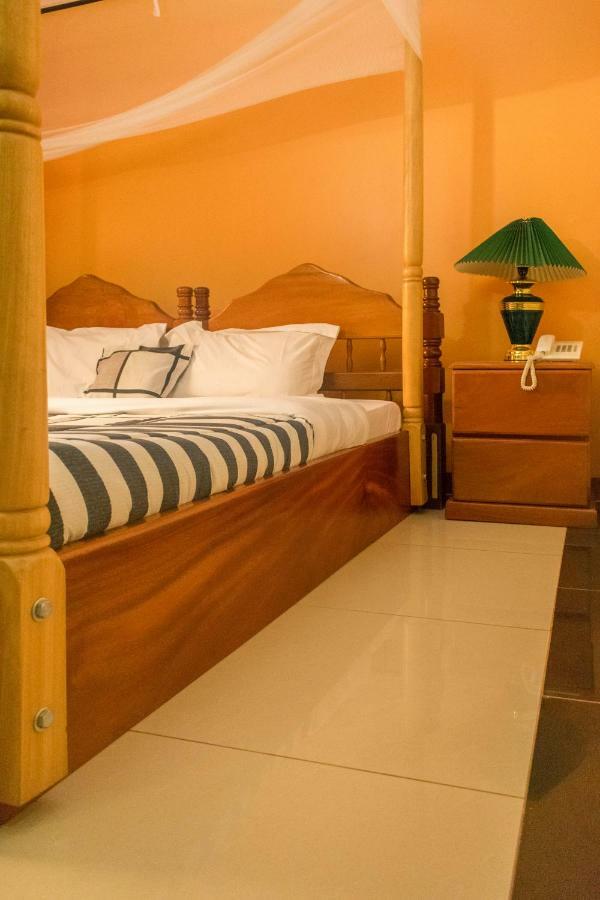 Kayegi Hotel Mbale Extérieur photo