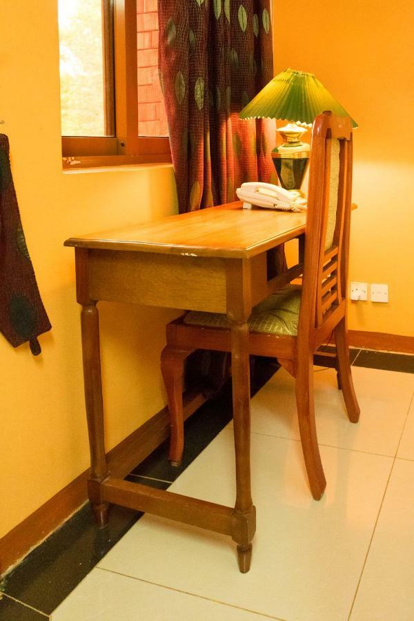 Kayegi Hotel Mbale Extérieur photo