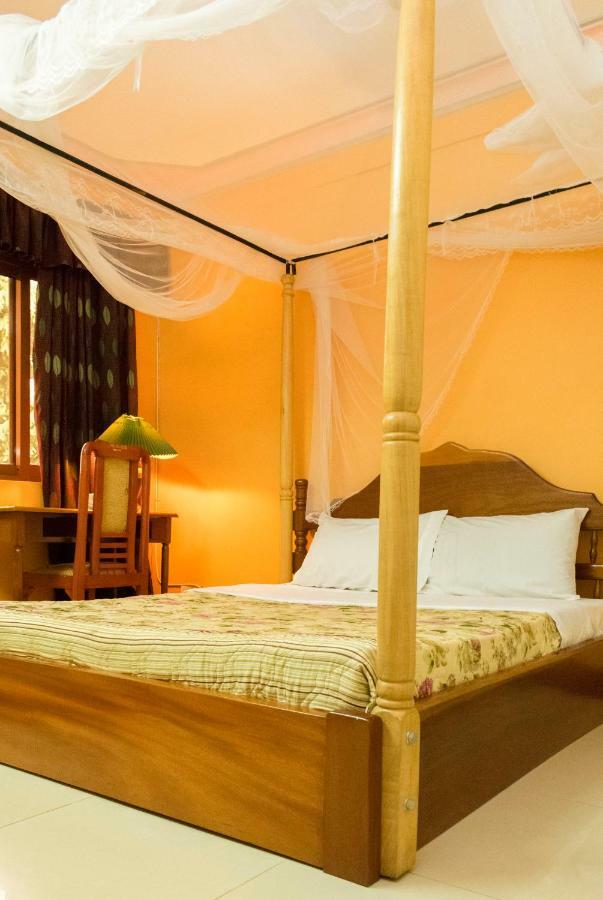 Kayegi Hotel Mbale Extérieur photo
